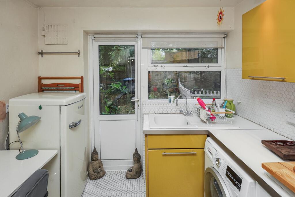 11 Langdon Court, Harlesden, London NW10 8SP