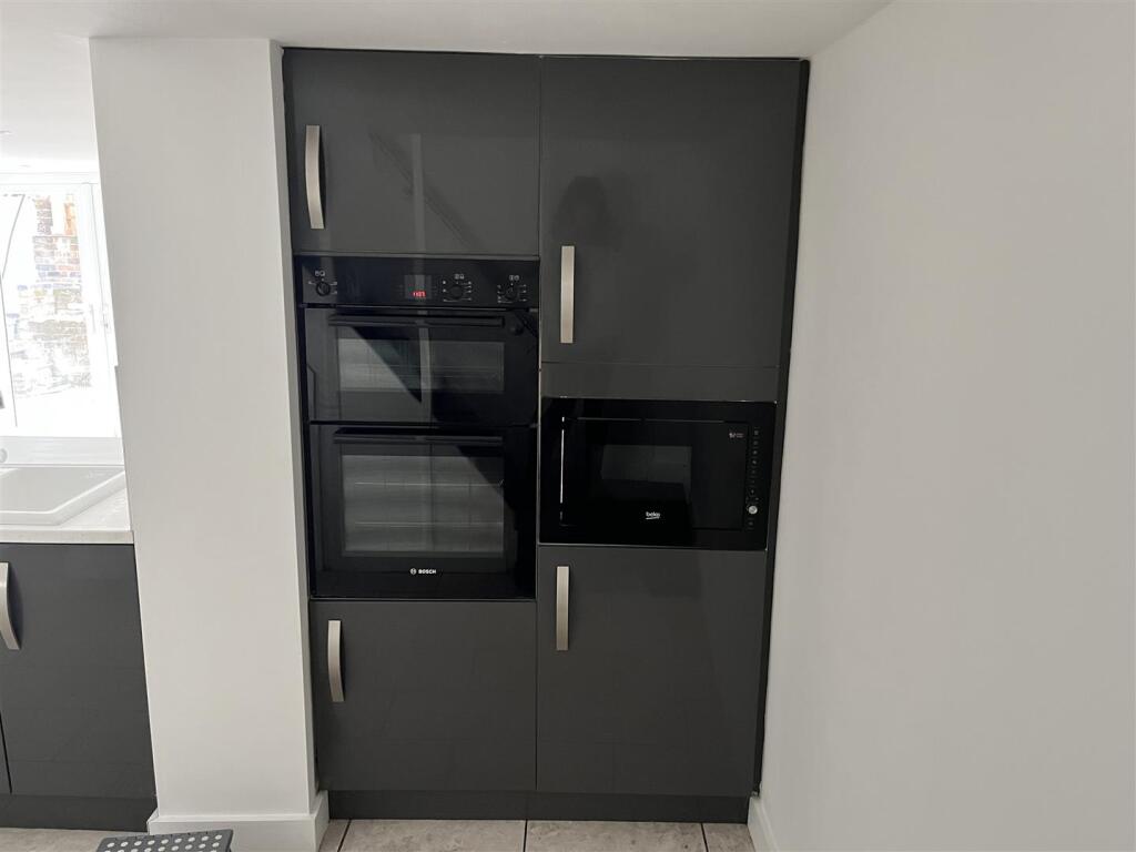 Oven .JPG