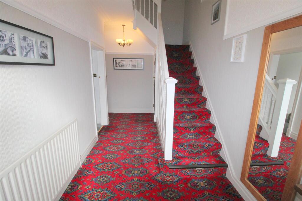 Mayfield Rd, 121, hallway.JPG