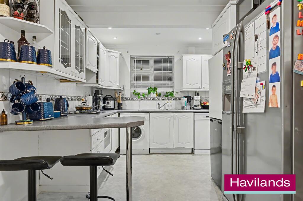 Cowper Gardens N14 4NP-10.jpg