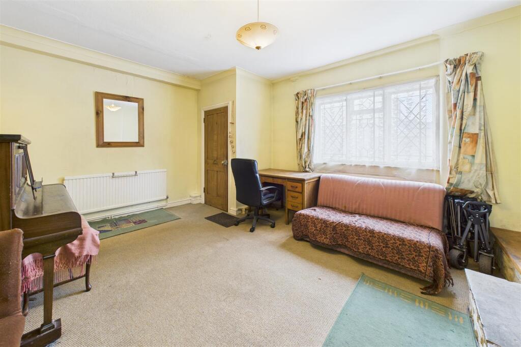 51 Benedict Street, Glastonbury, Somerset BA6 9NB 