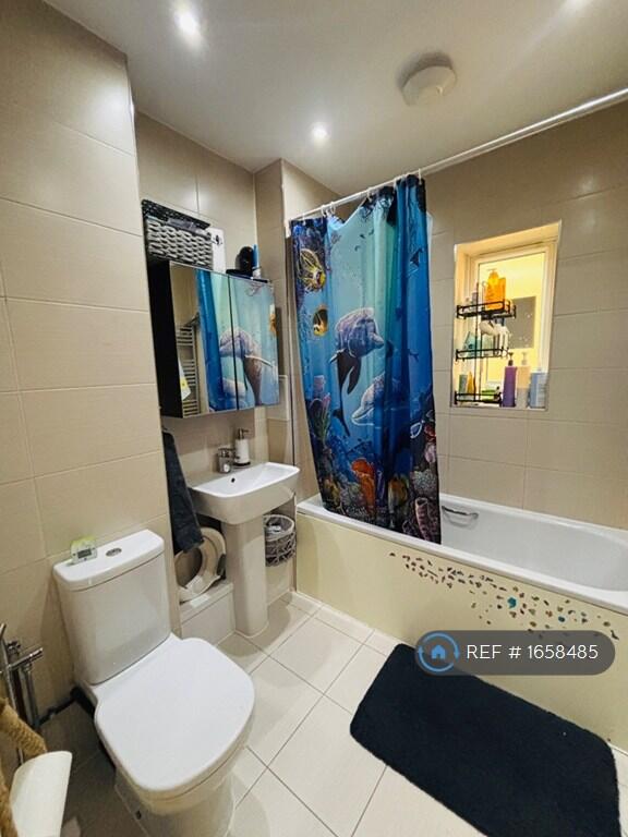 Family Bathroom - Jack &amp; Jill Style