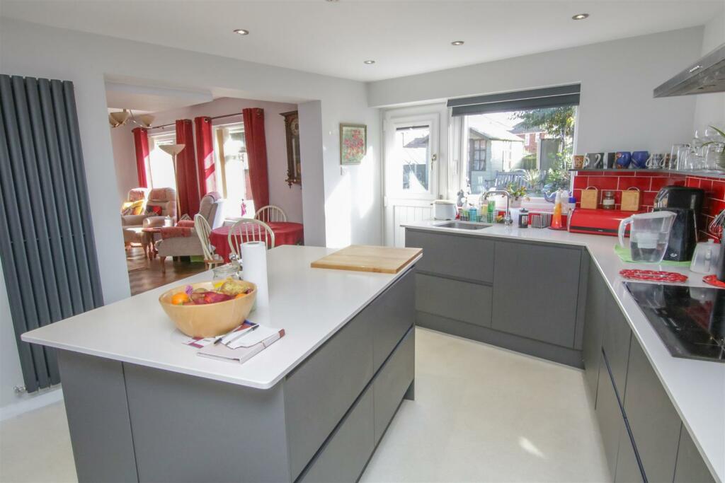 OPEN PLAN ISLAND KITCHEN