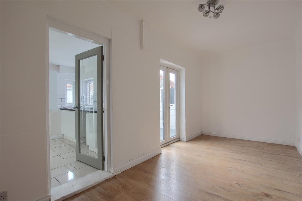 Rear Sitting/Dining