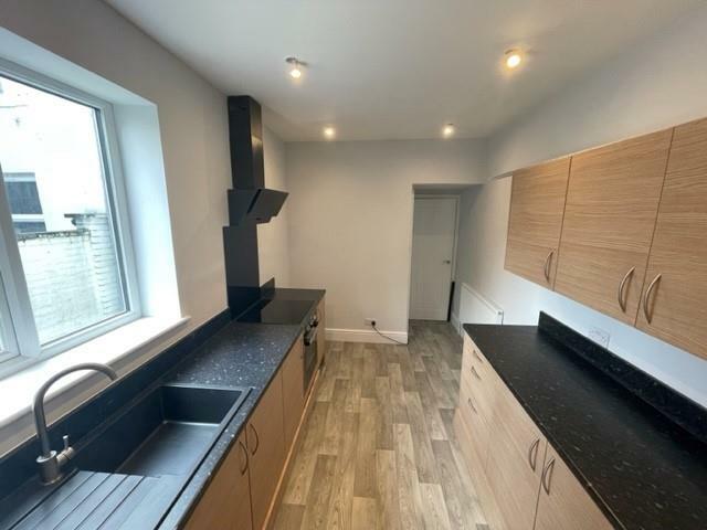Kitchen 2.jpg