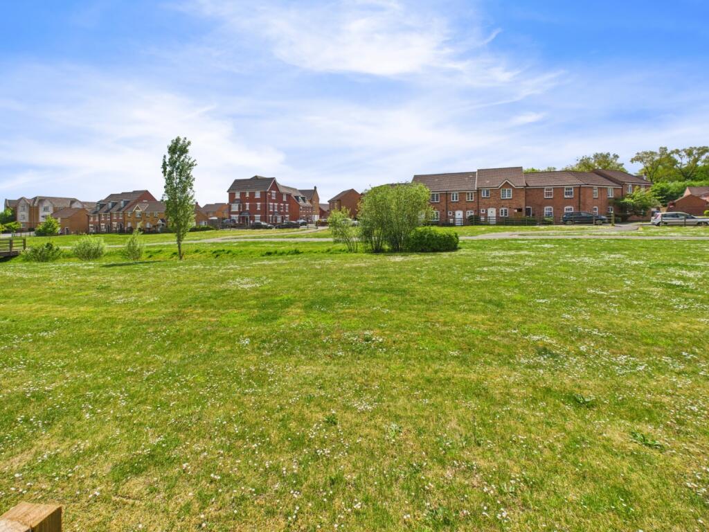 CAM04118G0-PR0011-STILL027