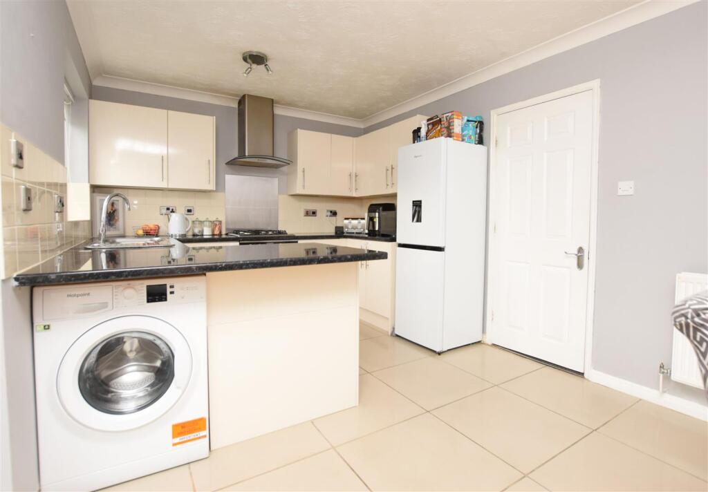 Kitchen V2.JPG