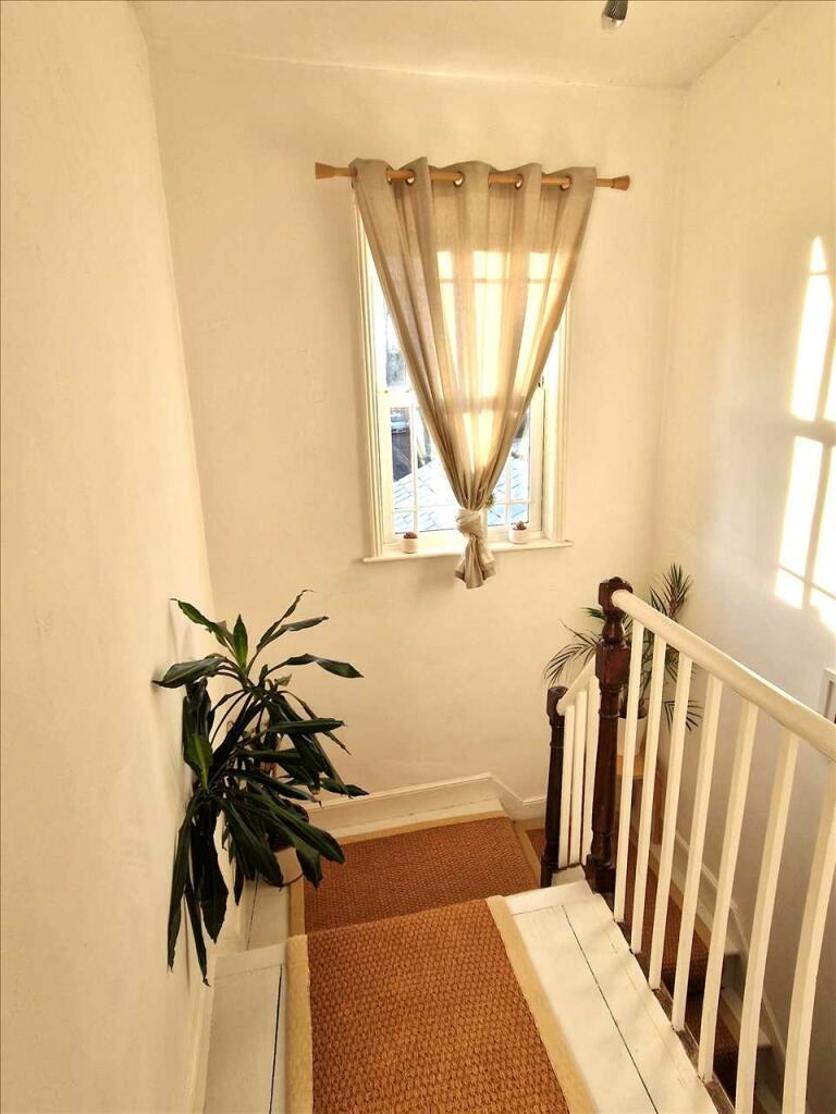 FIRST FLOOR LANDING