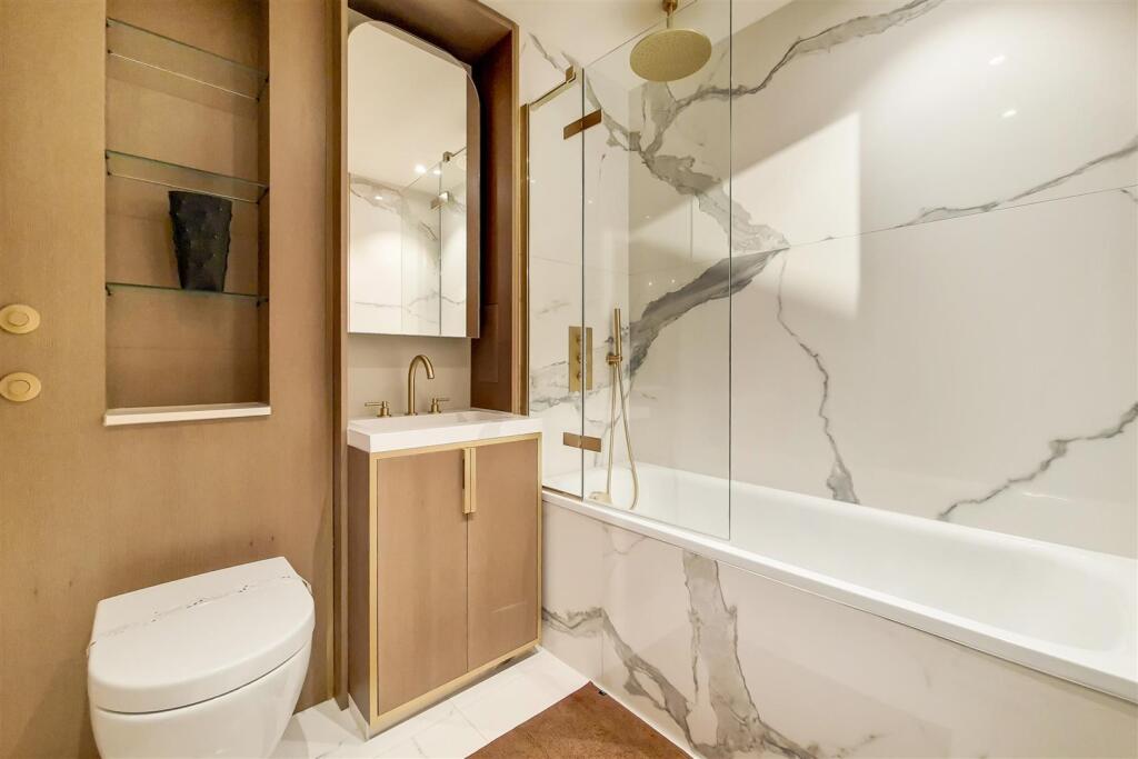 8_Bathroom-0.jpg