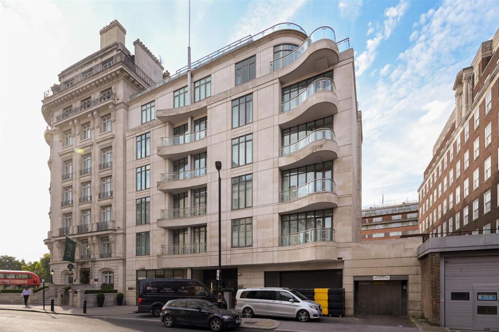 Apartment 14 , Park Lane Place (10).JPG