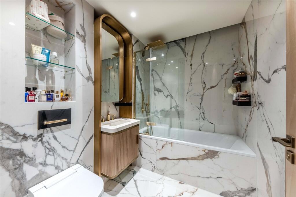 Principal Bathroom