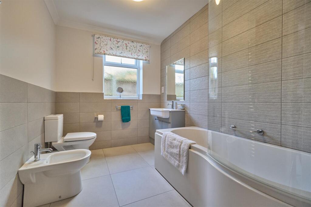 Refitted En Suite Bathroom