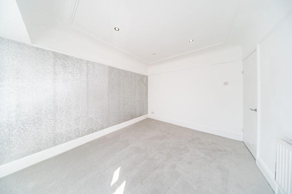 77 Jeffereys Crescent bedroom 1 2.jpg