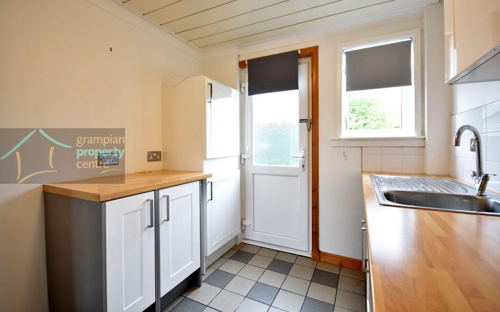 Kitchen 2 .JPG