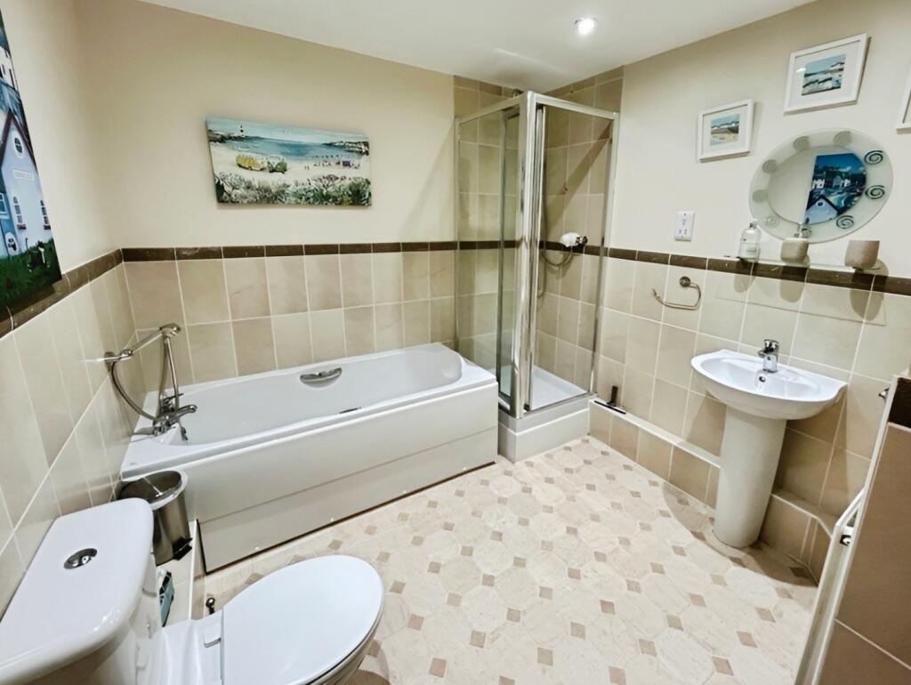 pbox-bathroom-317238.jpg