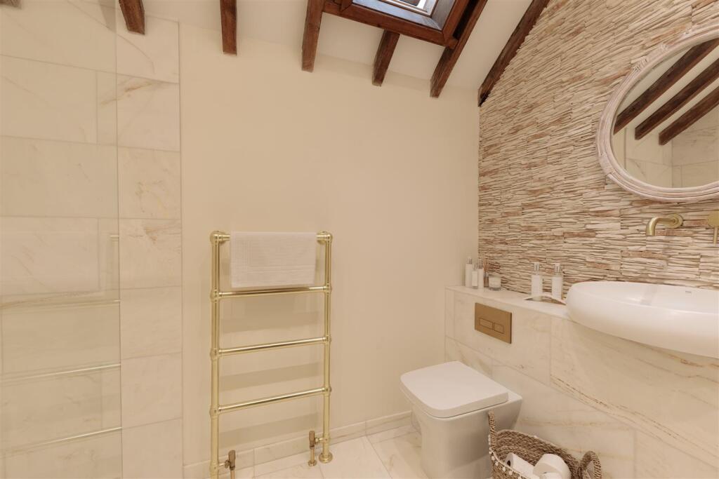 Bedroom 2 En-Suite.jpg