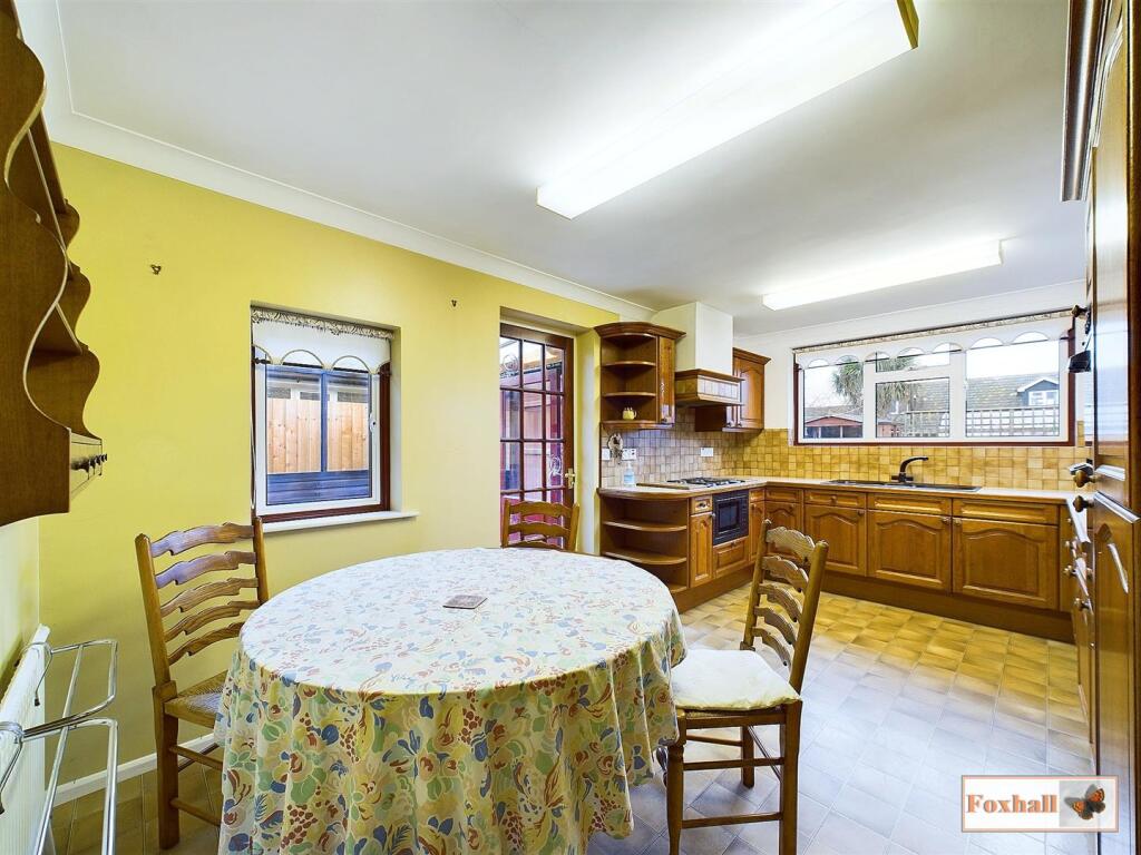 Kitchen / Breakfast Room
