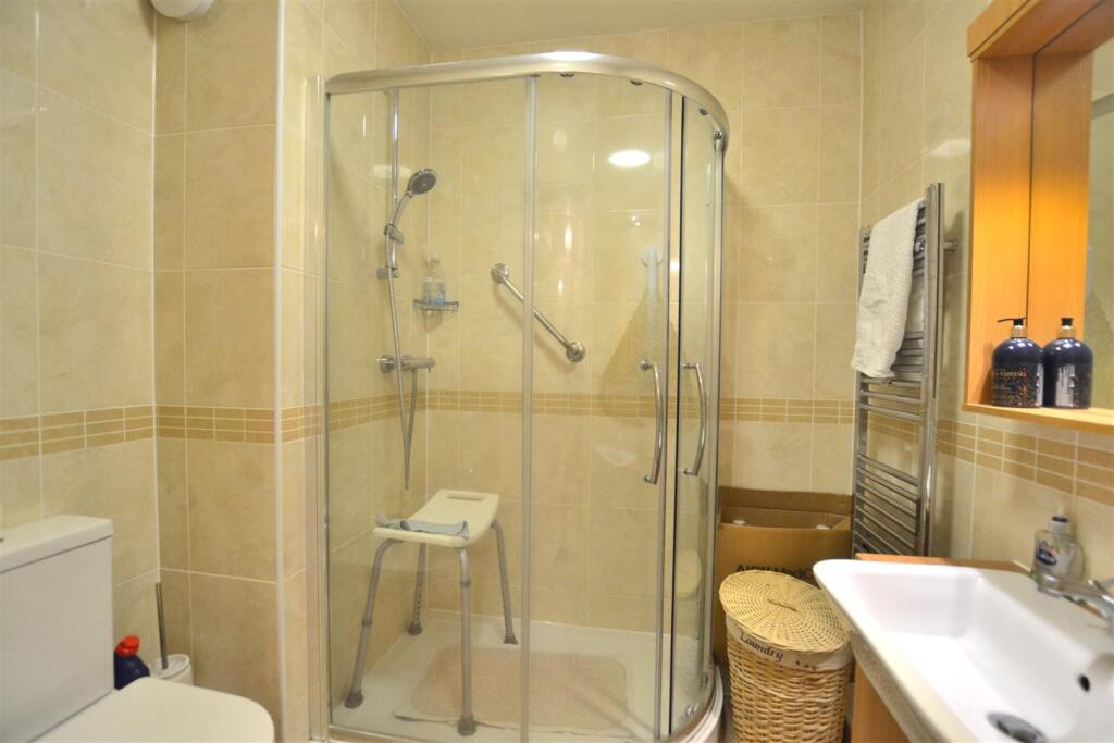 Shower Room.JPG