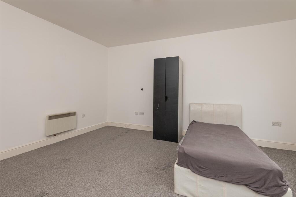 Apt 4 bedroom .jpg