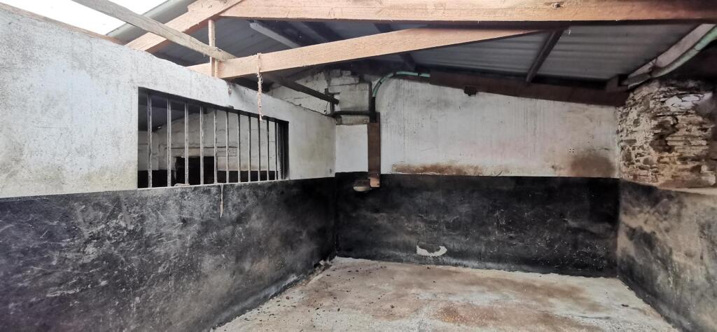 Lot 2 Stabling Internal