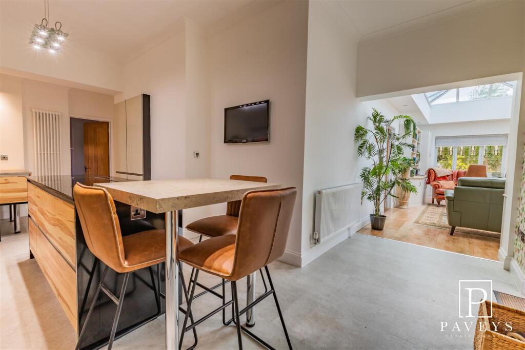 KITCHEN BREAKFAST ROOM
