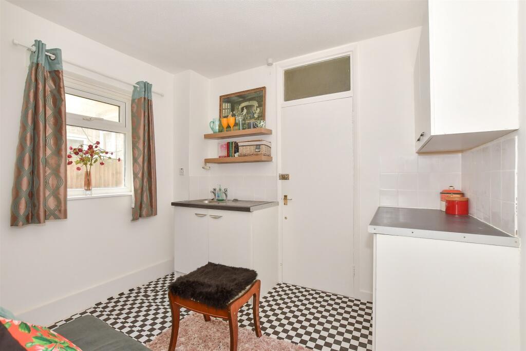 Lounge/ Kitchen