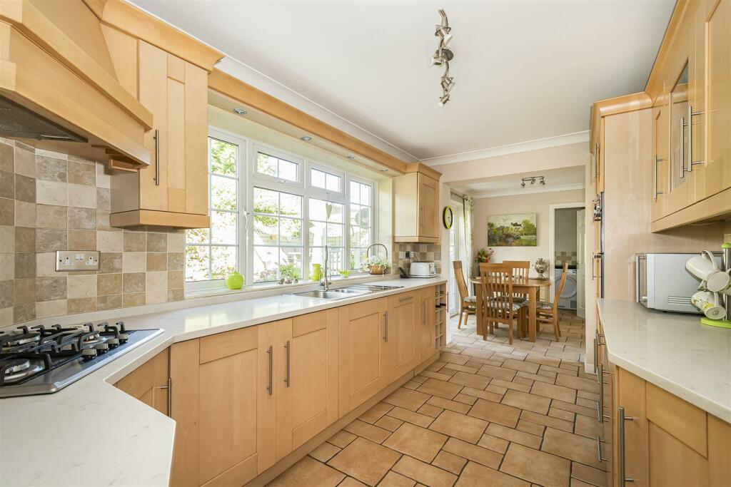 KITCHEN/DINER