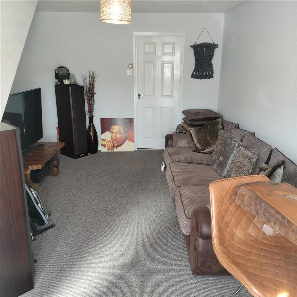 24 llys y celyn lounge...jpg