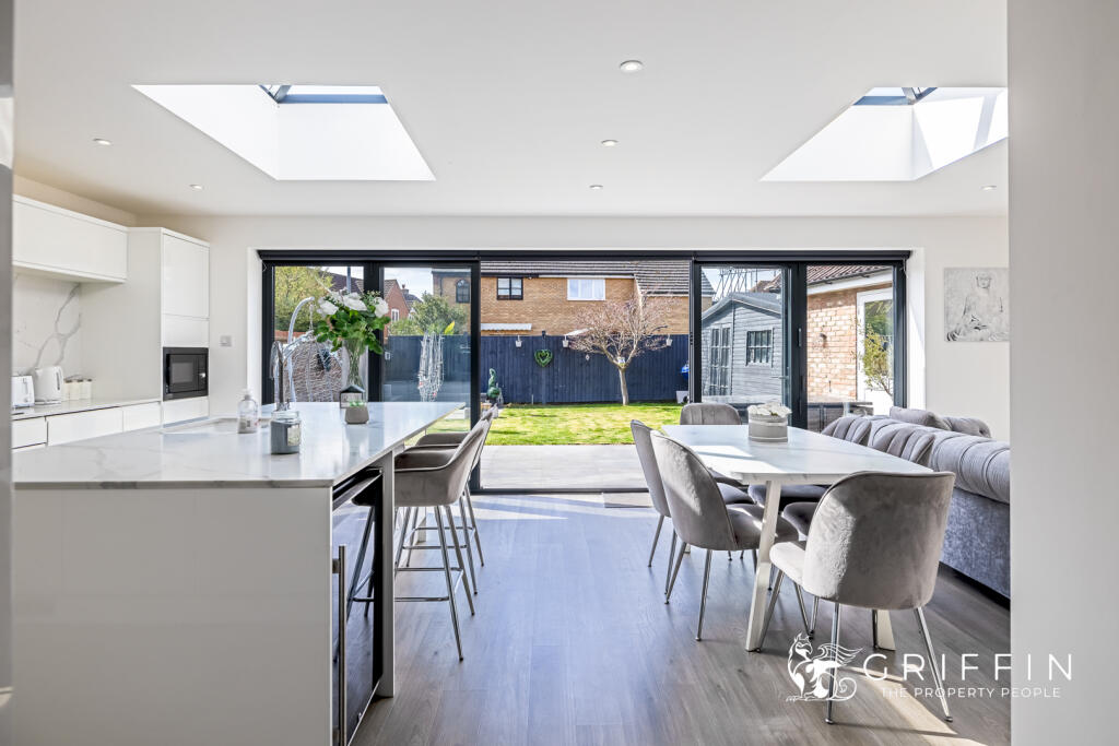 Kitchen &amp; Dining