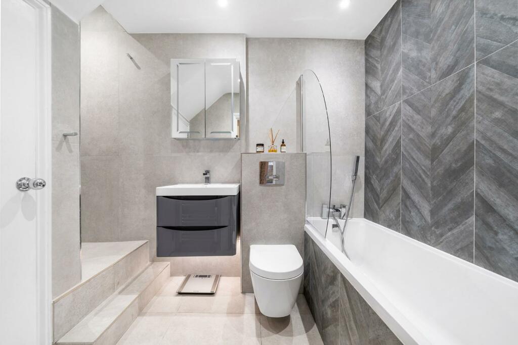 Bathroom.JPG