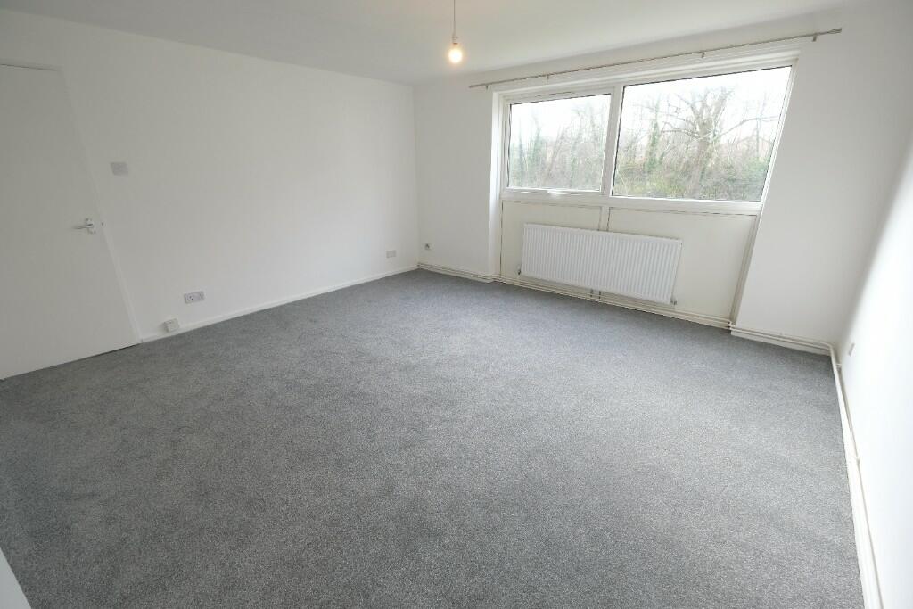 SITTING/DINING ROOM