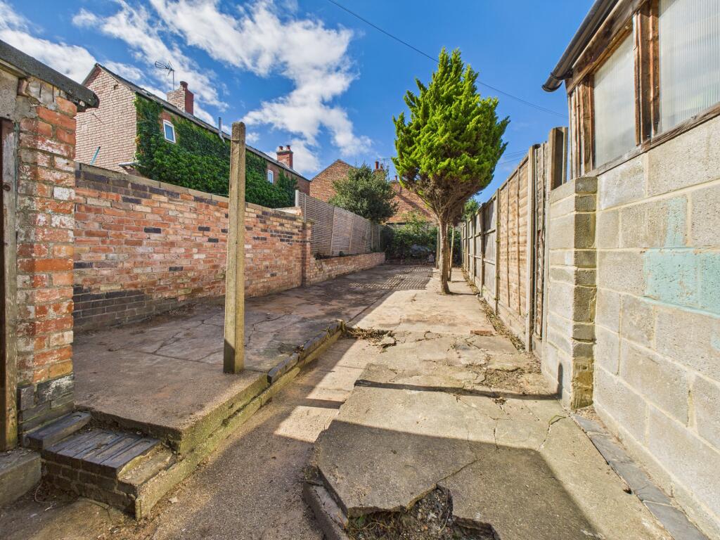 CAM04825G0-PR0181-STILL006