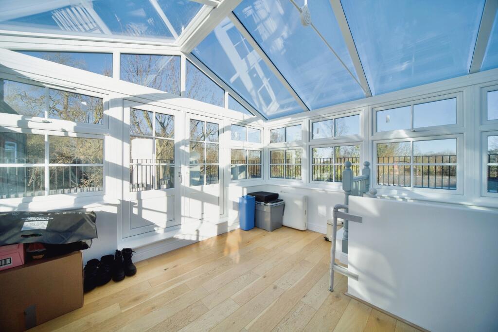 12 Squires Mount, Hampstead, London, NW3 1ED