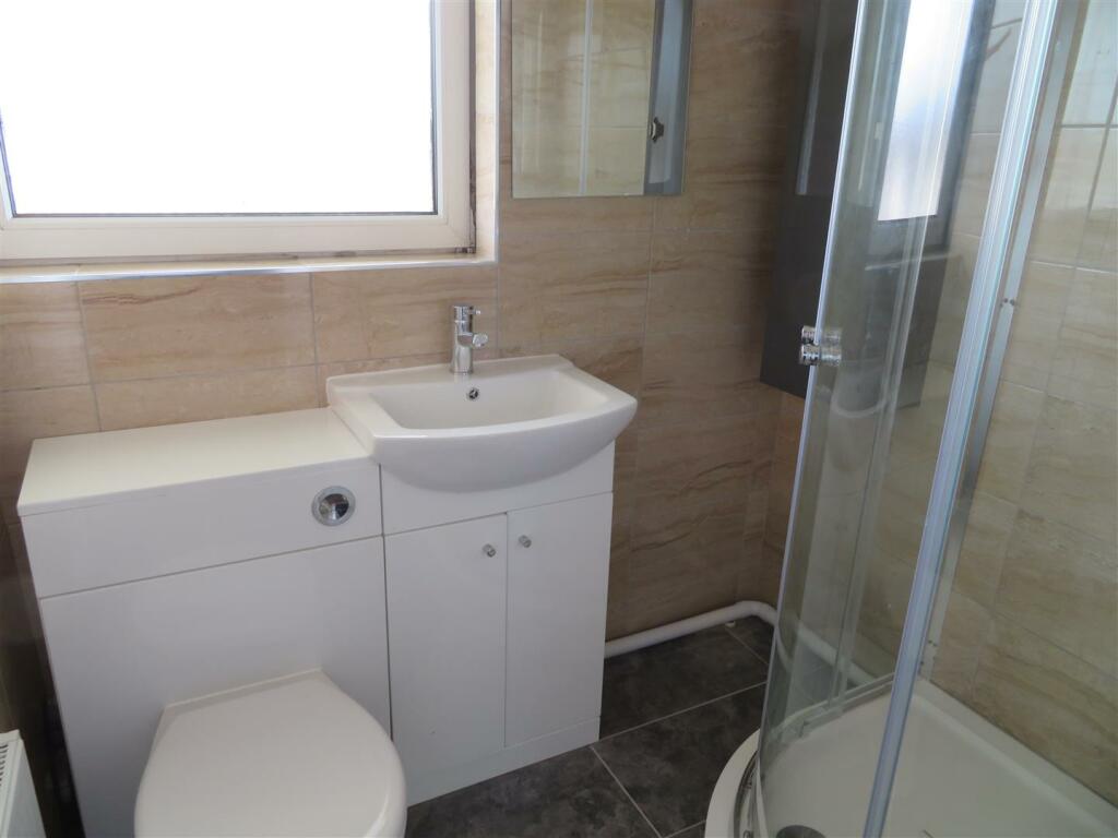 13 Milverton Shower.JPG