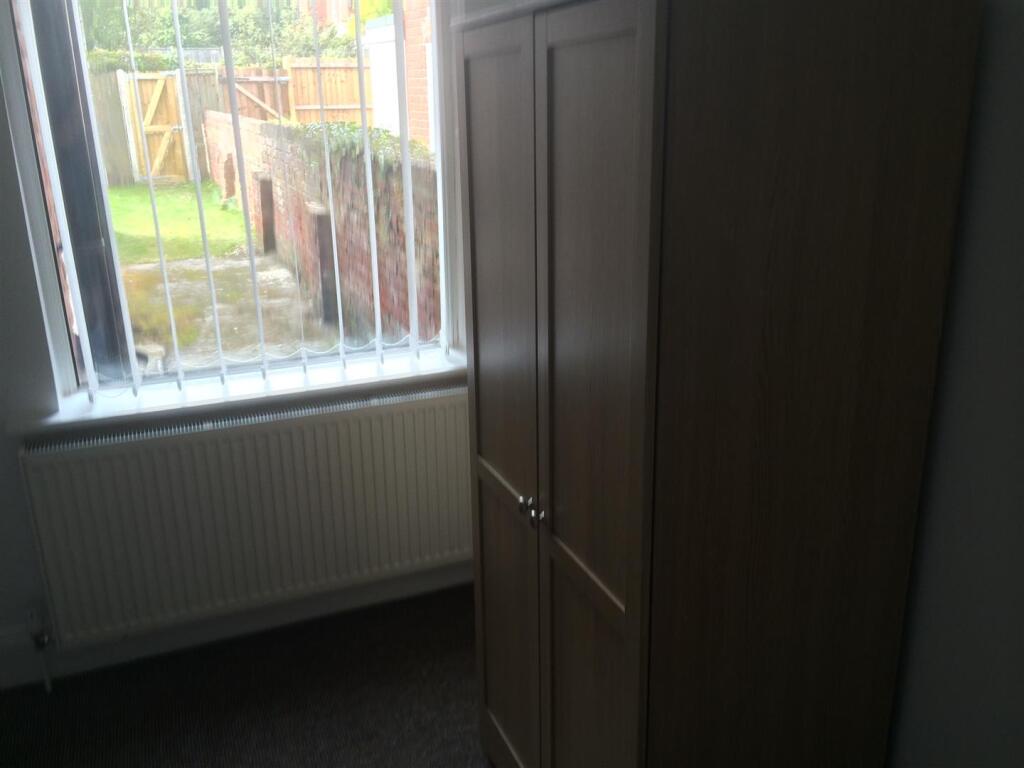 Bedroom B 2 .JPG
