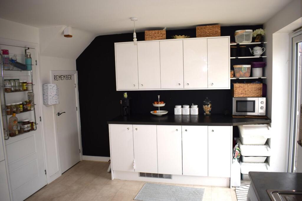 Kitchen Alt 2.JPG