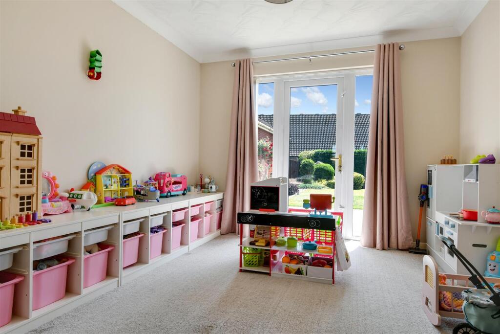 Dining room/Playroom