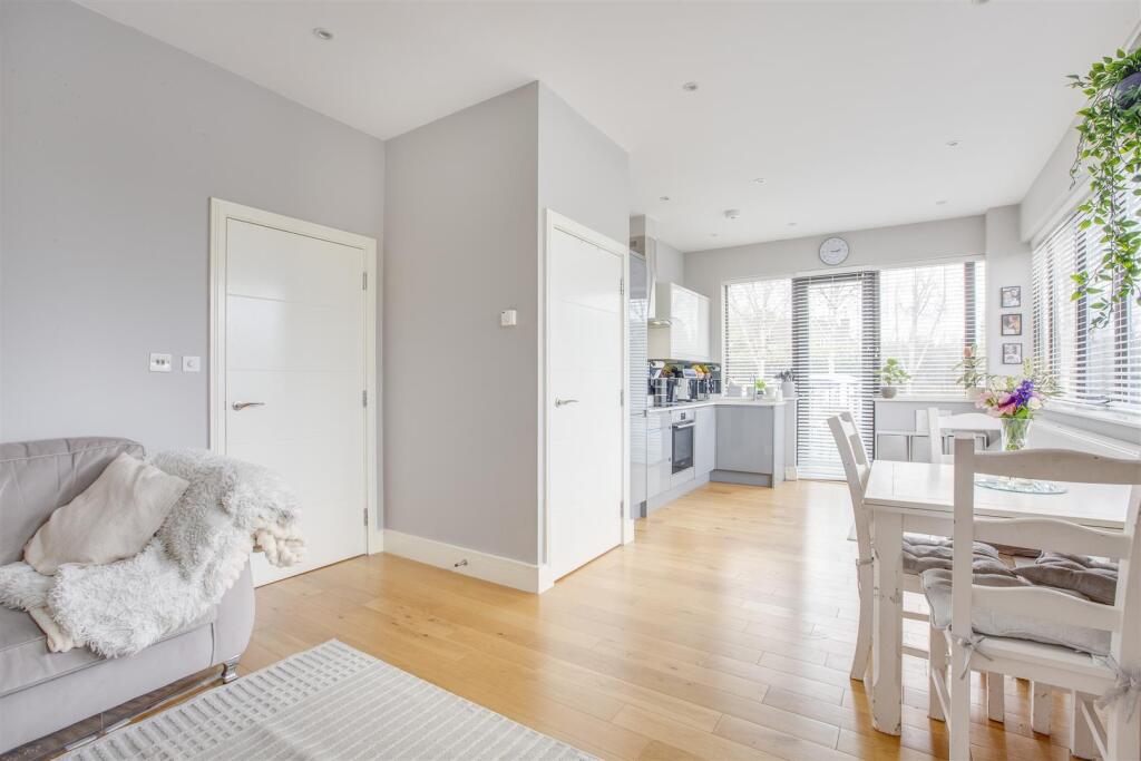 Flat 2 Swilley Gardens, Oxford Road, HP14 3NZ-7.jp