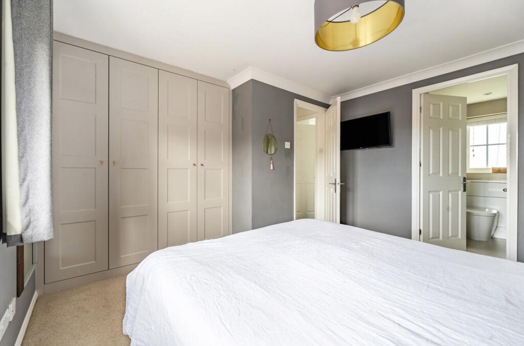 1373597-7-68ff6f2...