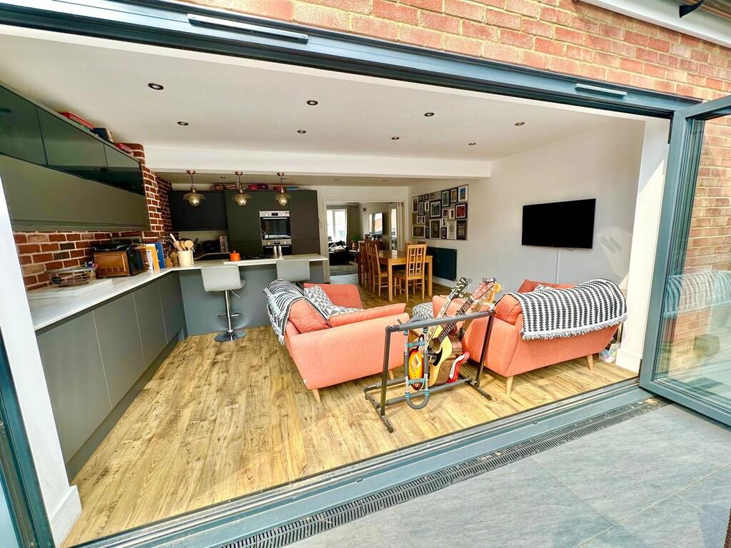 IMG-20250821-WA00...