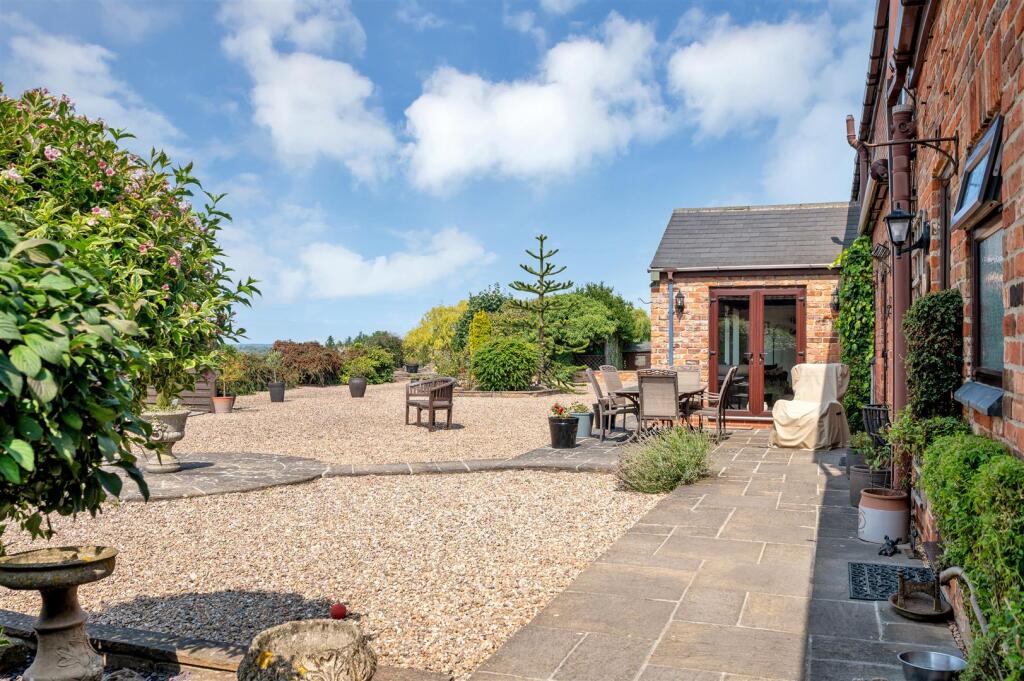 The Covert, Elton WEB PH-19.jpg