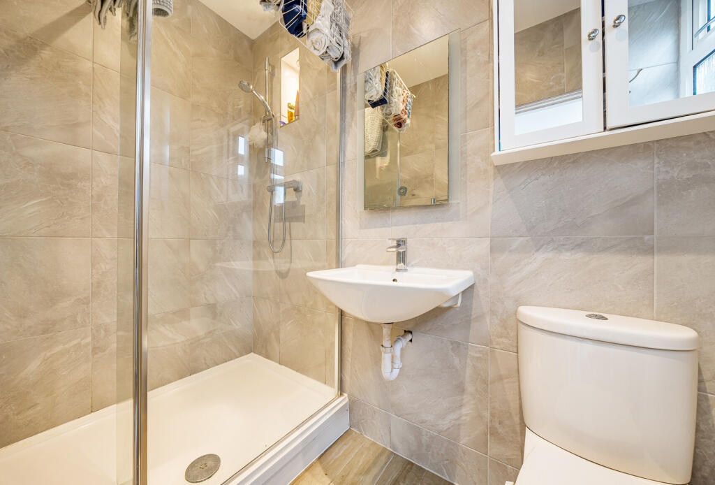 1365989-7-68f0beb...