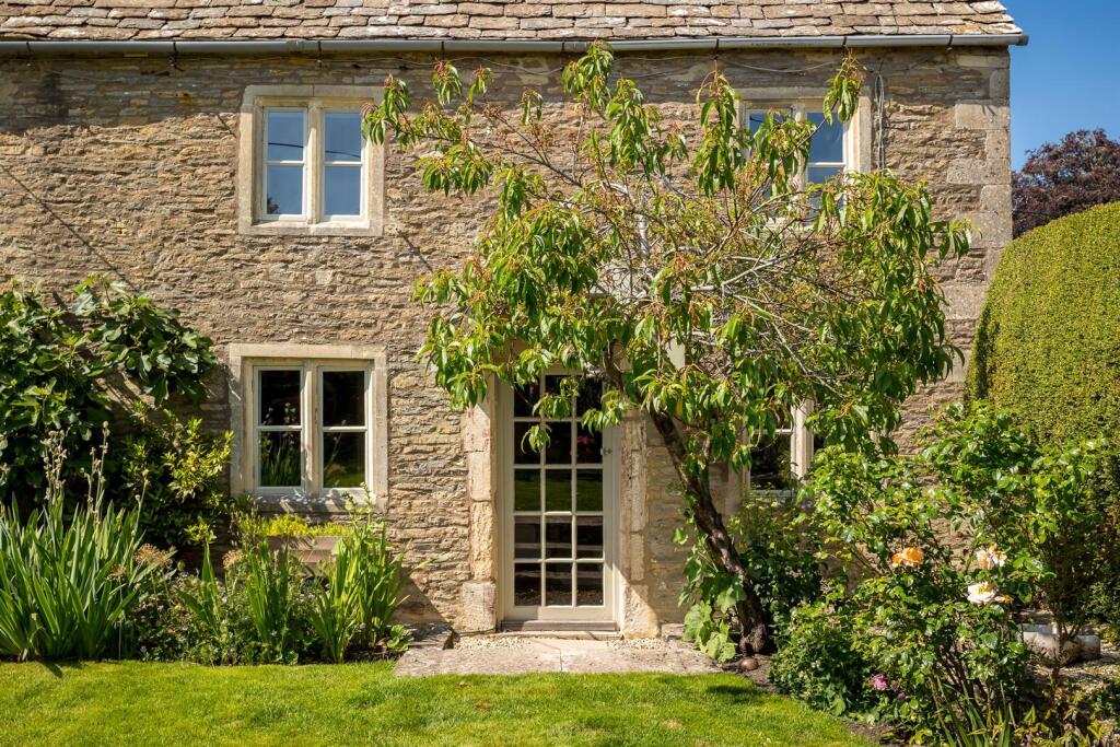 36 - Church Cottage - GL7 5HX - Web.jpg