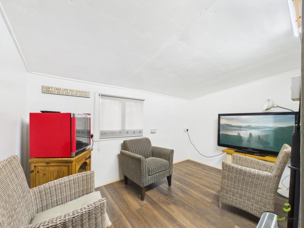 CAM03779G0-PR0301-STILL017