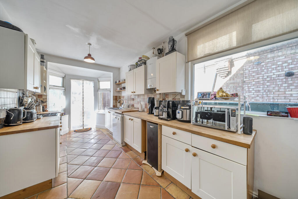 1347727-15-68b598...