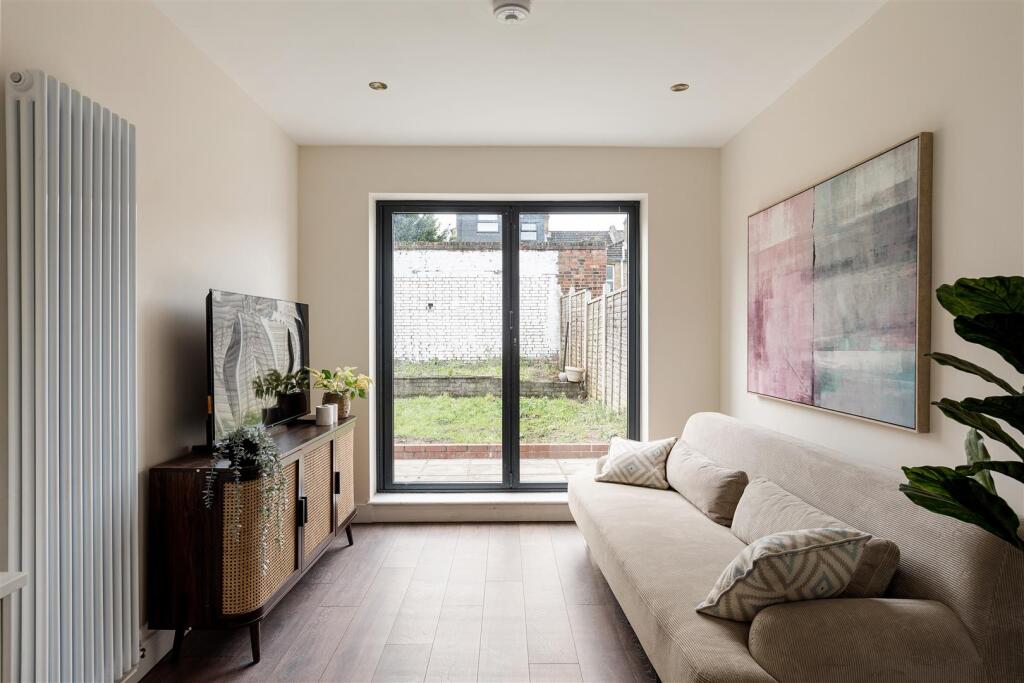 Leasowes Road E10