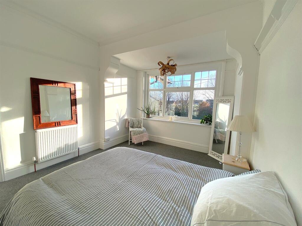 69 De la Warr Rd - Bed2.jpg