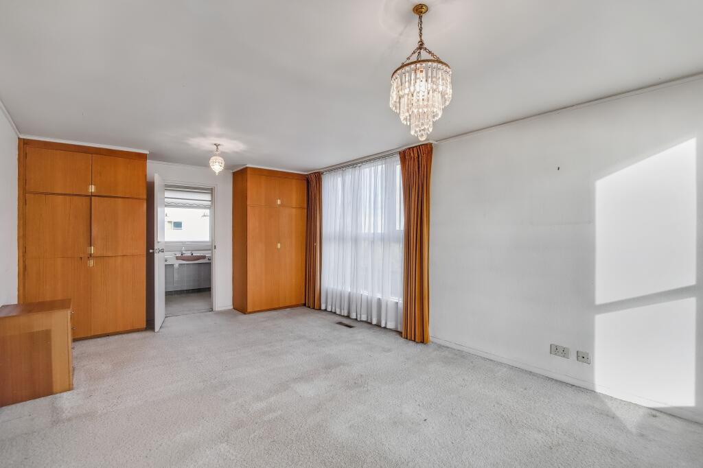 53 The Bowls, Chigwell, Essex, IG7 6ND