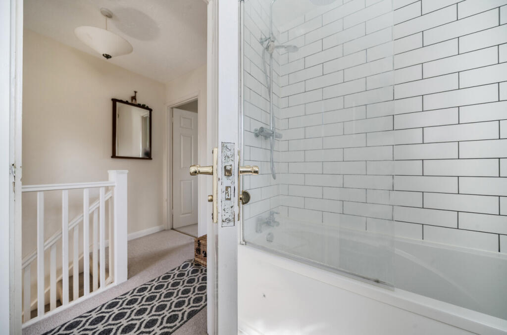 1347991-16-68bed5...