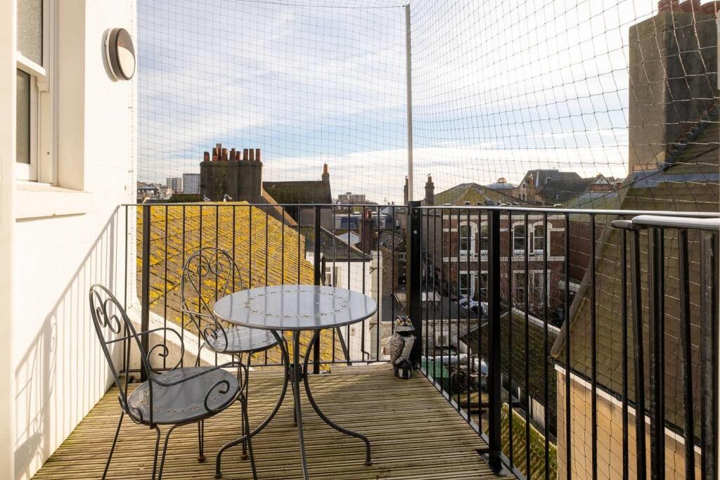 Flat 3_balcony.jpg